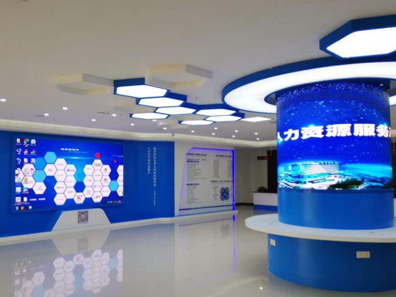 中信广场地铁站P1.875室内全彩P2室内圆柱